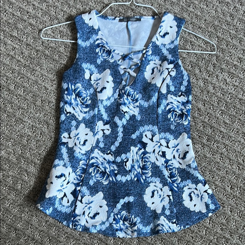 Suzy Shier Blue and White Floral Tank Top